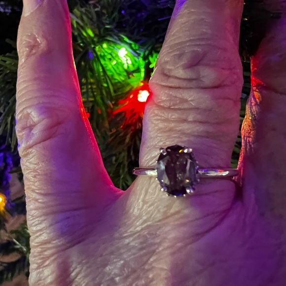 Color changing Elegant Alexandrite Gemstone Ring - Picture 11 of 16